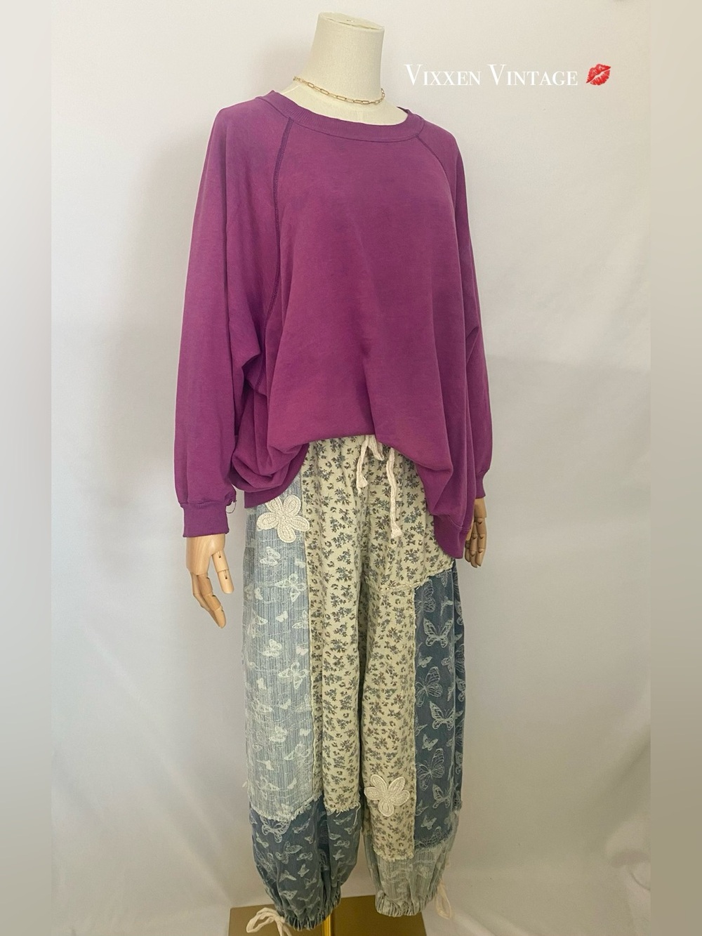 VINTAGE 1990'S HANES DISTRESSED 'HER WAY RAGLAN SWEATSHIRT' IN MINERAL MAGENTA